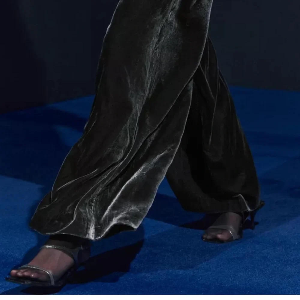 HIGH HEELED VELVET DRAWING SANDALS - Picture 6 of 8